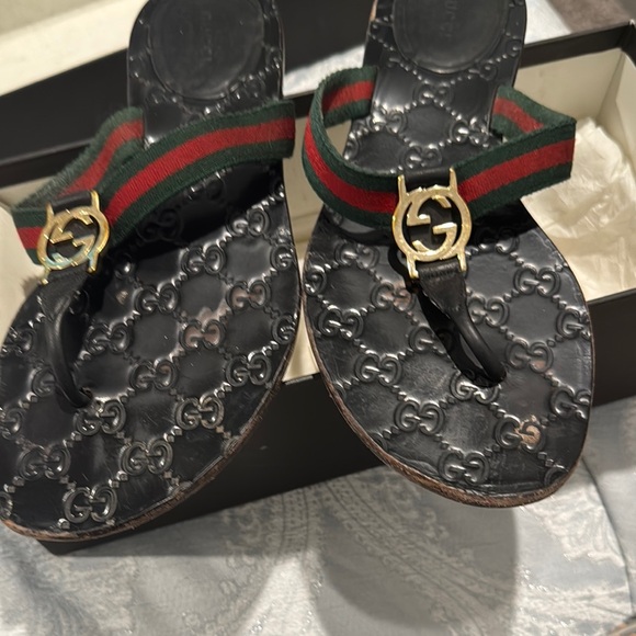 Gucci Black Sandals with Red and Green Straps - Picture 4 of 10